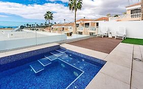 Villa Riviera De 4 Dormitorios Con Piscina.